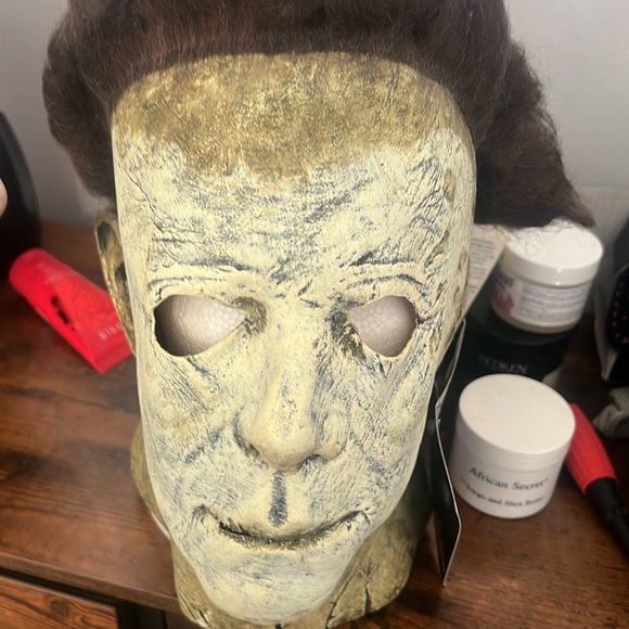 Michael meyers Mask - Picture 3 of 4